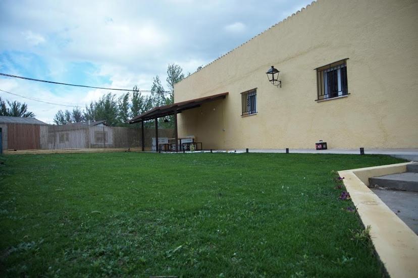 La Casa Del Rio Villa Granja Llumes Exterior photo